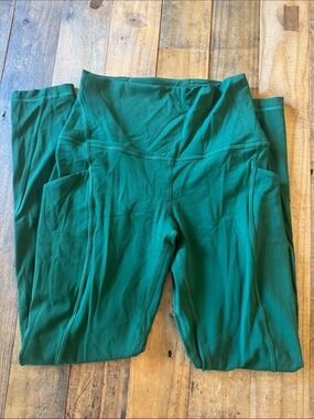 Lululemon High-Rise Green Active Leggings with pocket